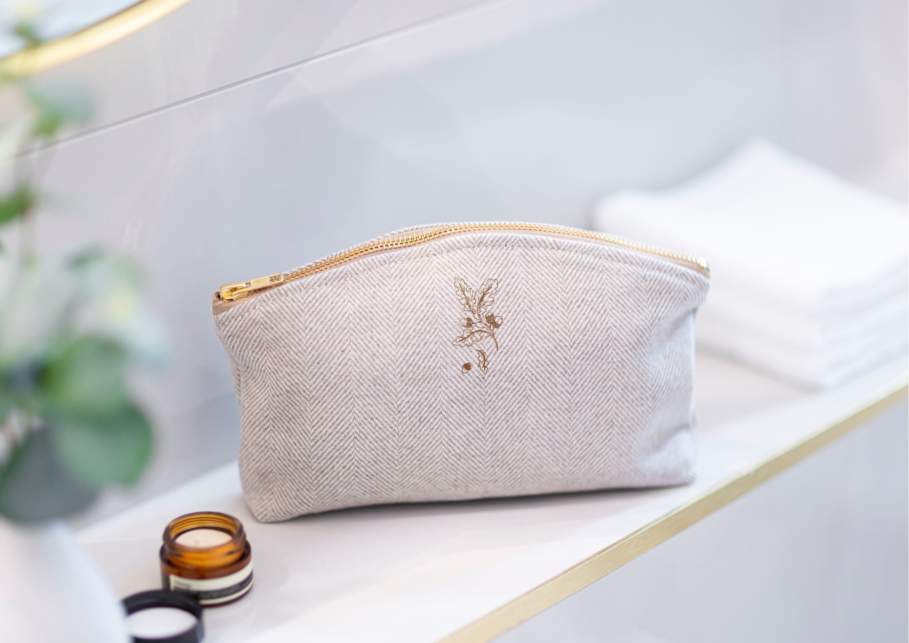 Whispering Oak Iona Washbag