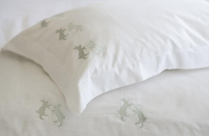 hares-embroidered-bed-linen