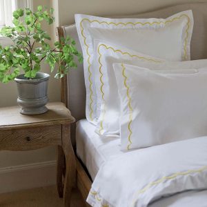 Cascais scallop cotton bed linen in white